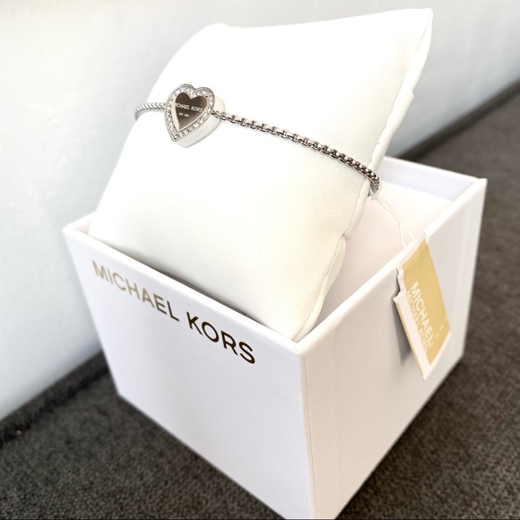 Authentic Michael Kors silver tone heart adjustable bracelet - Picture 2 of 5
